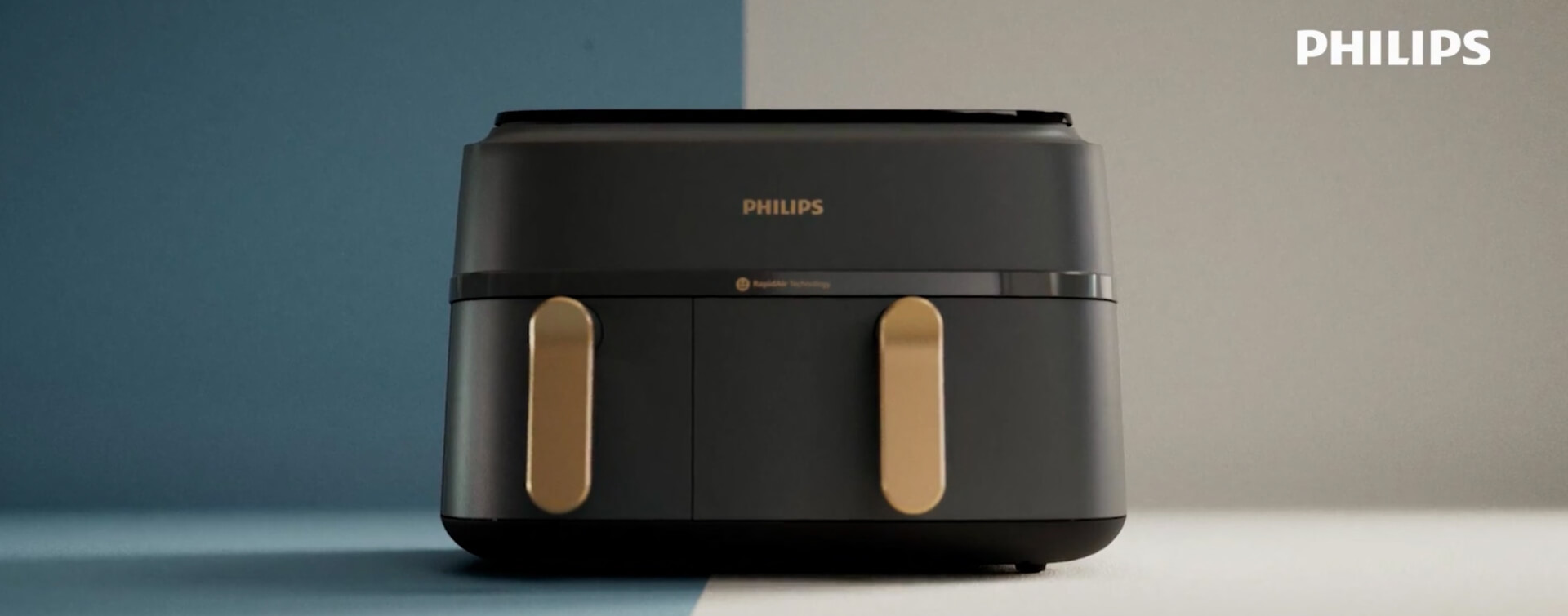 Miniatura videa a&nbsp;produktov&eacute; video frit&eacute;zy Philips Airfryer 3000 Series se dvěma ko&scaron;&iacute;ky